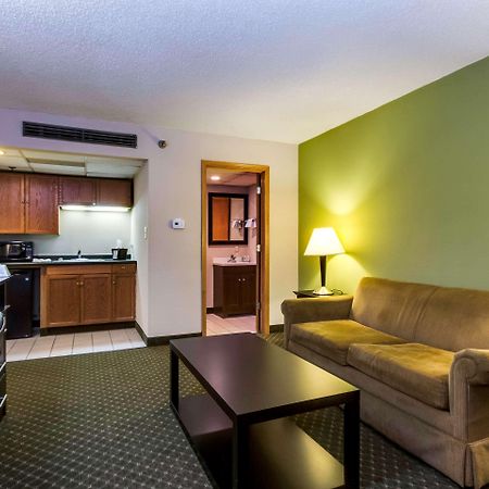Quality Inn & Suites Moline - Quad Cities Екстериор снимка