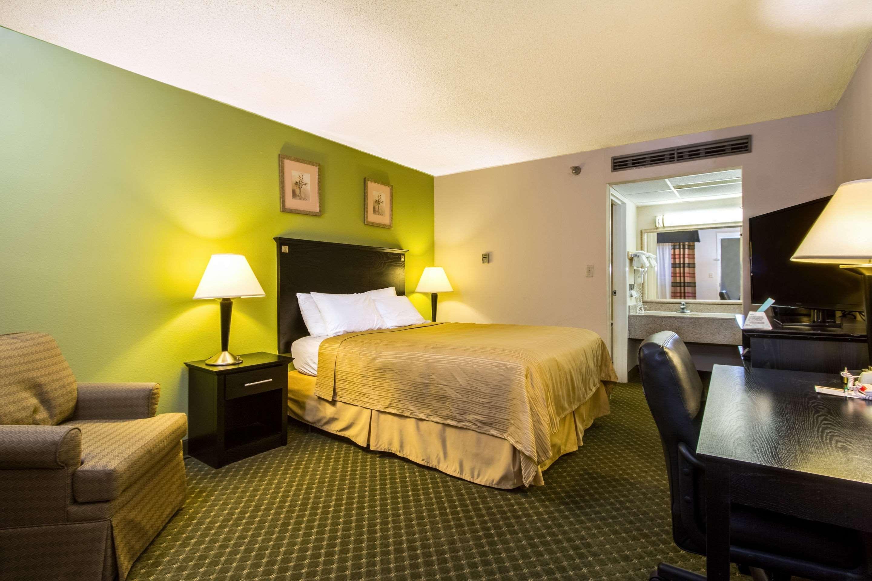 Quality Inn & Suites Moline - Quad Cities Екстериор снимка