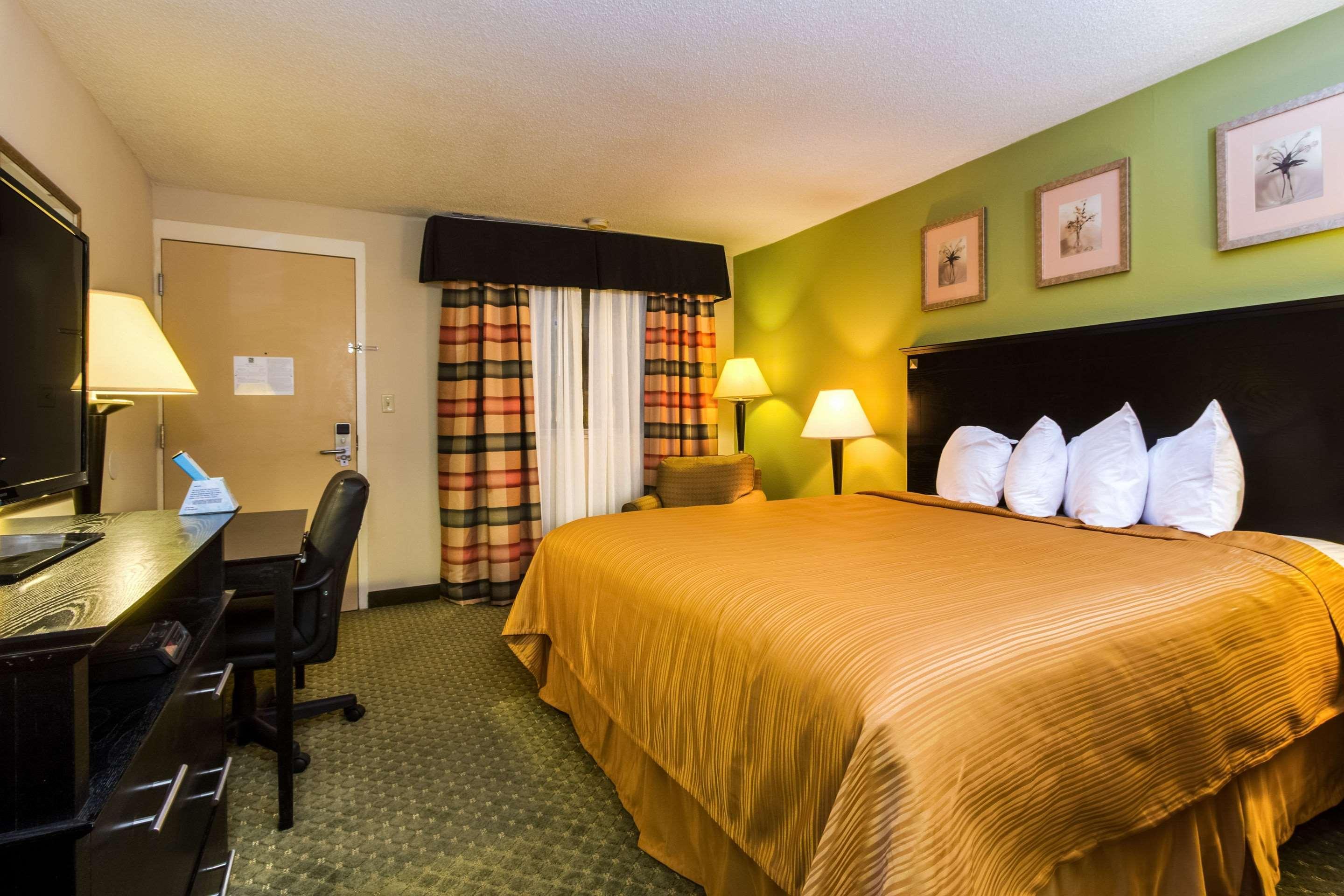 Quality Inn & Suites Moline - Quad Cities Екстериор снимка