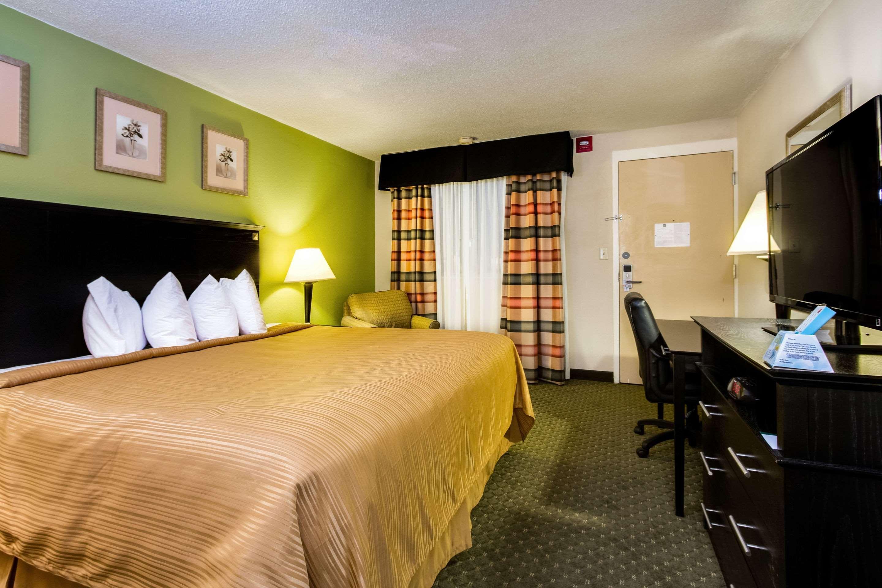 Quality Inn & Suites Moline - Quad Cities Екстериор снимка
