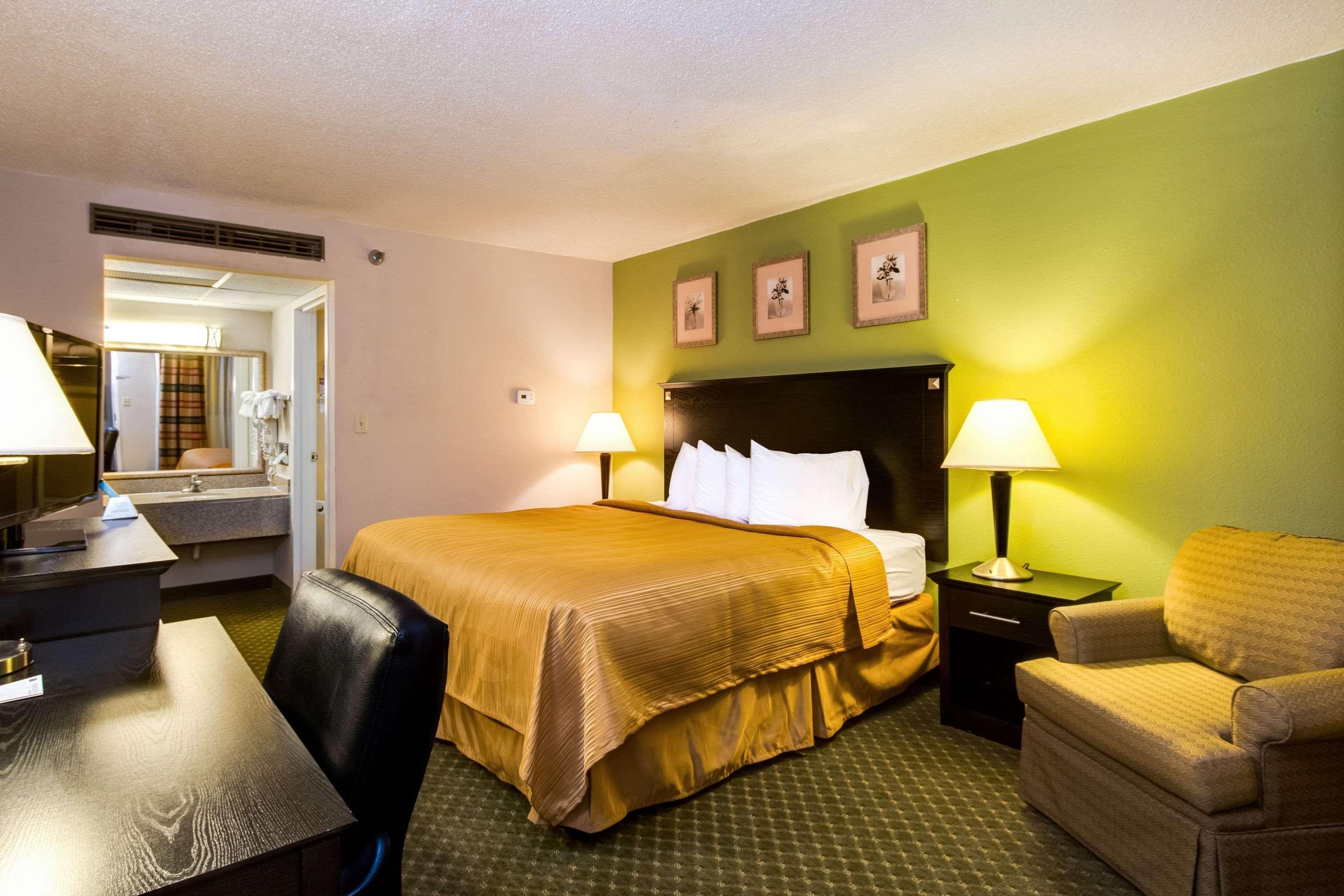 Quality Inn & Suites Moline - Quad Cities Екстериор снимка