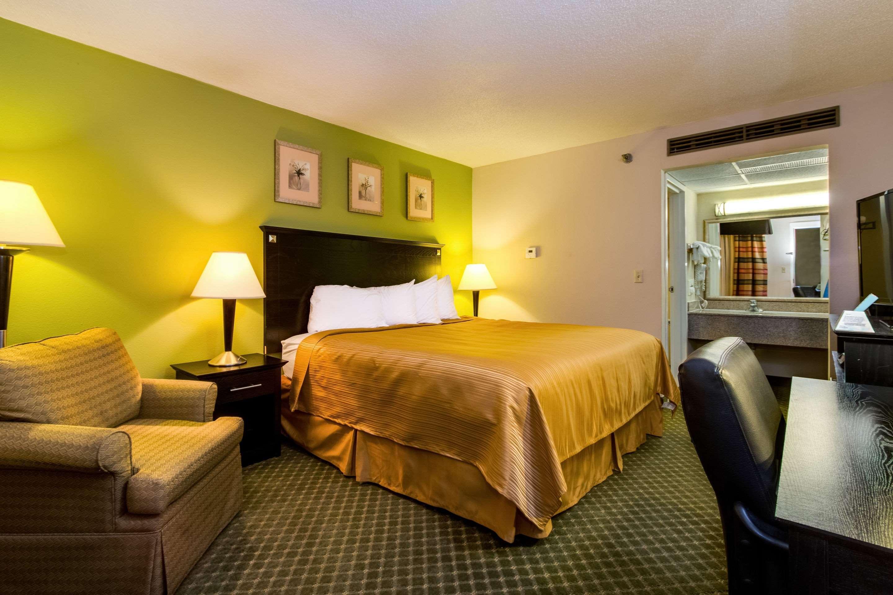 Quality Inn & Suites Moline - Quad Cities Екстериор снимка
