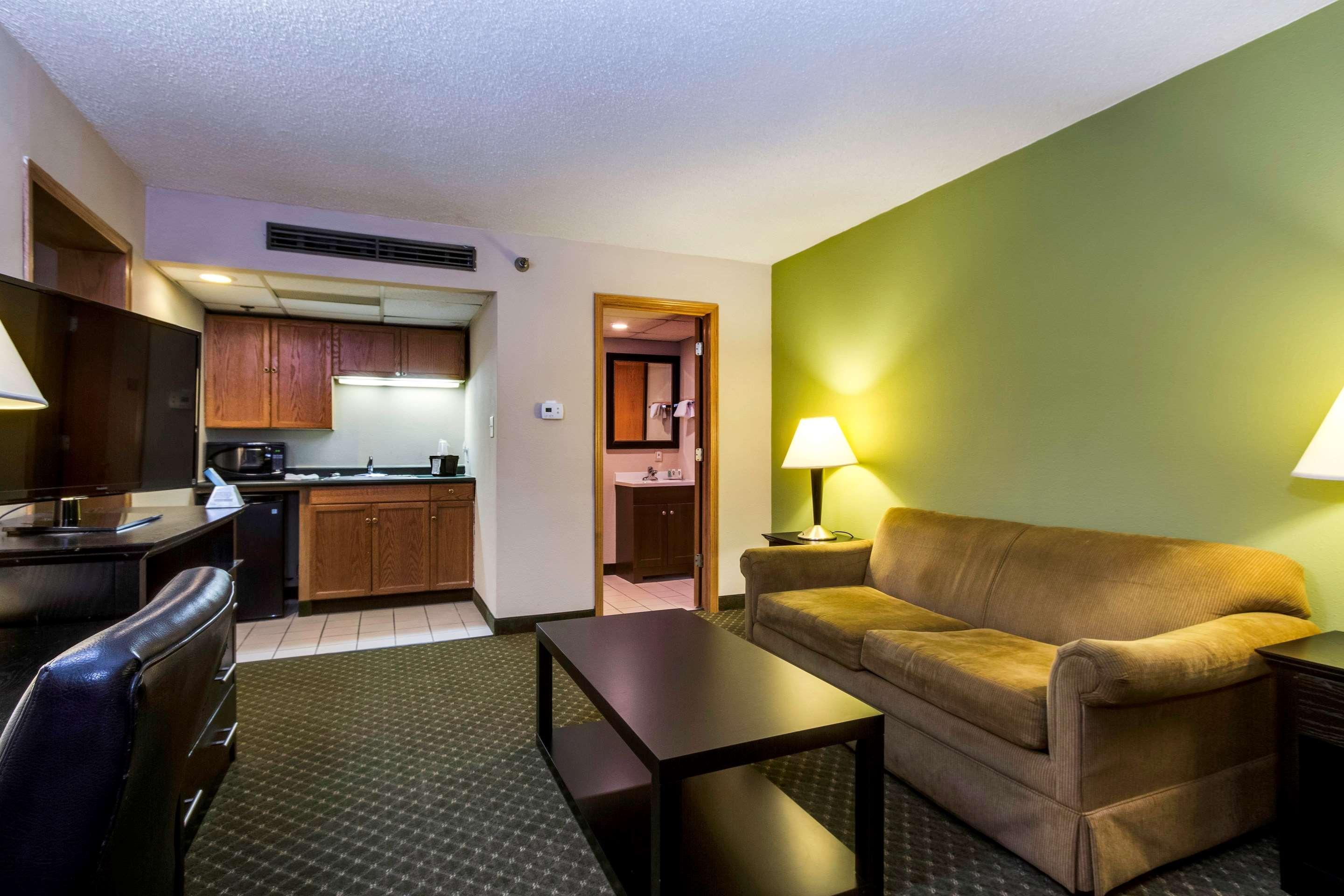 Quality Inn & Suites Moline - Quad Cities Екстериор снимка