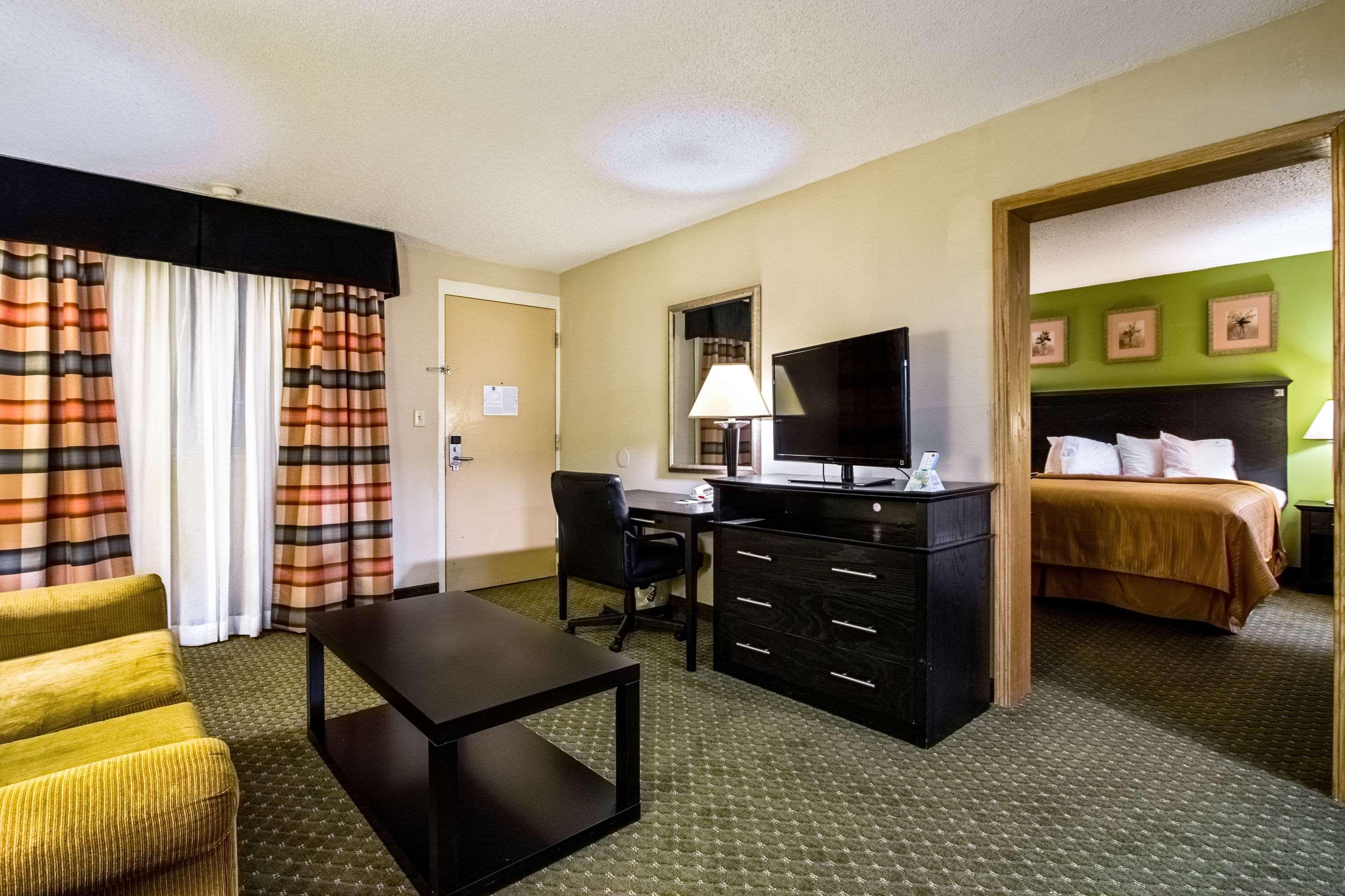 Quality Inn & Suites Moline - Quad Cities Екстериор снимка