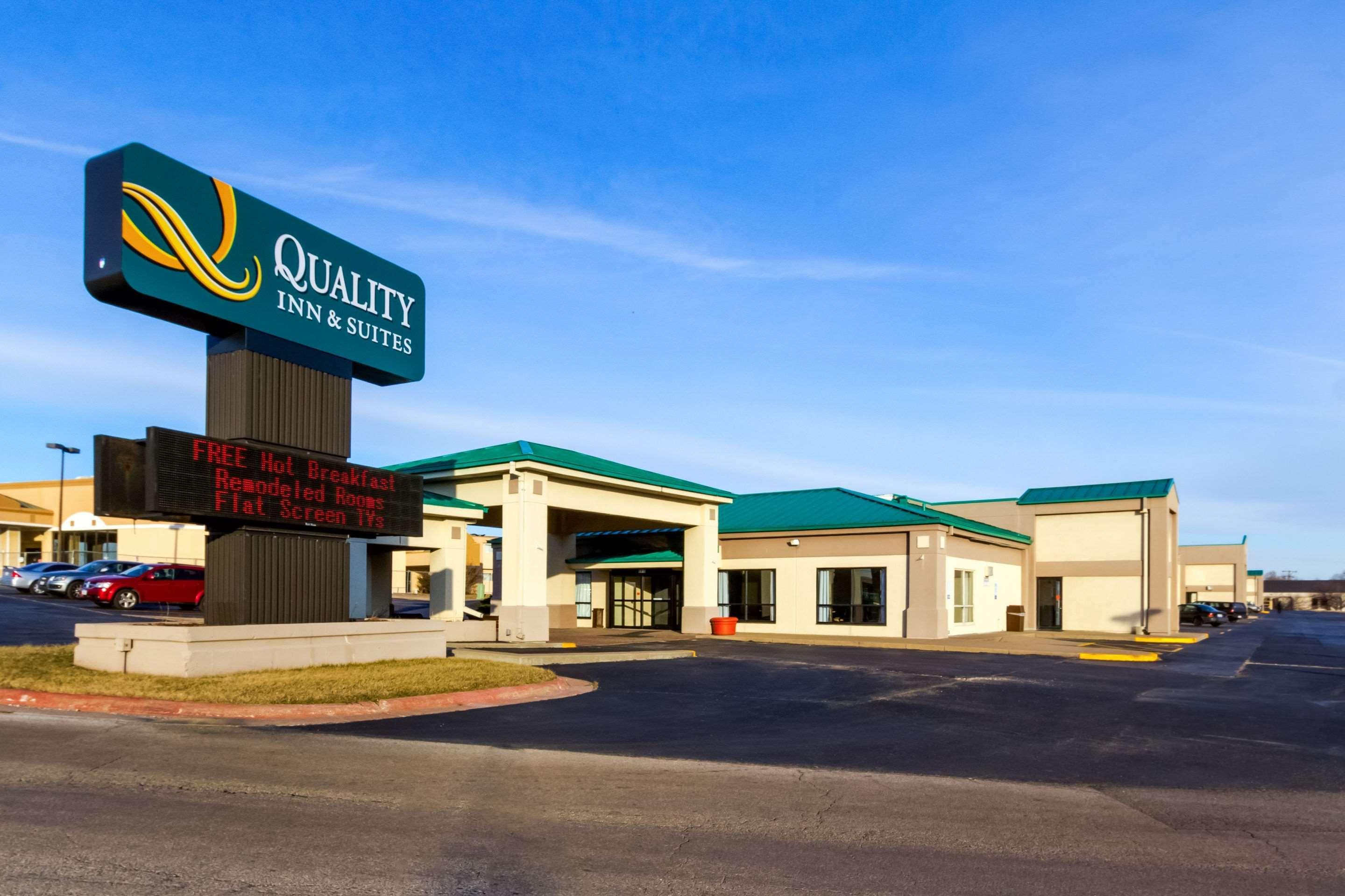 Quality Inn & Suites Moline - Quad Cities Екстериор снимка