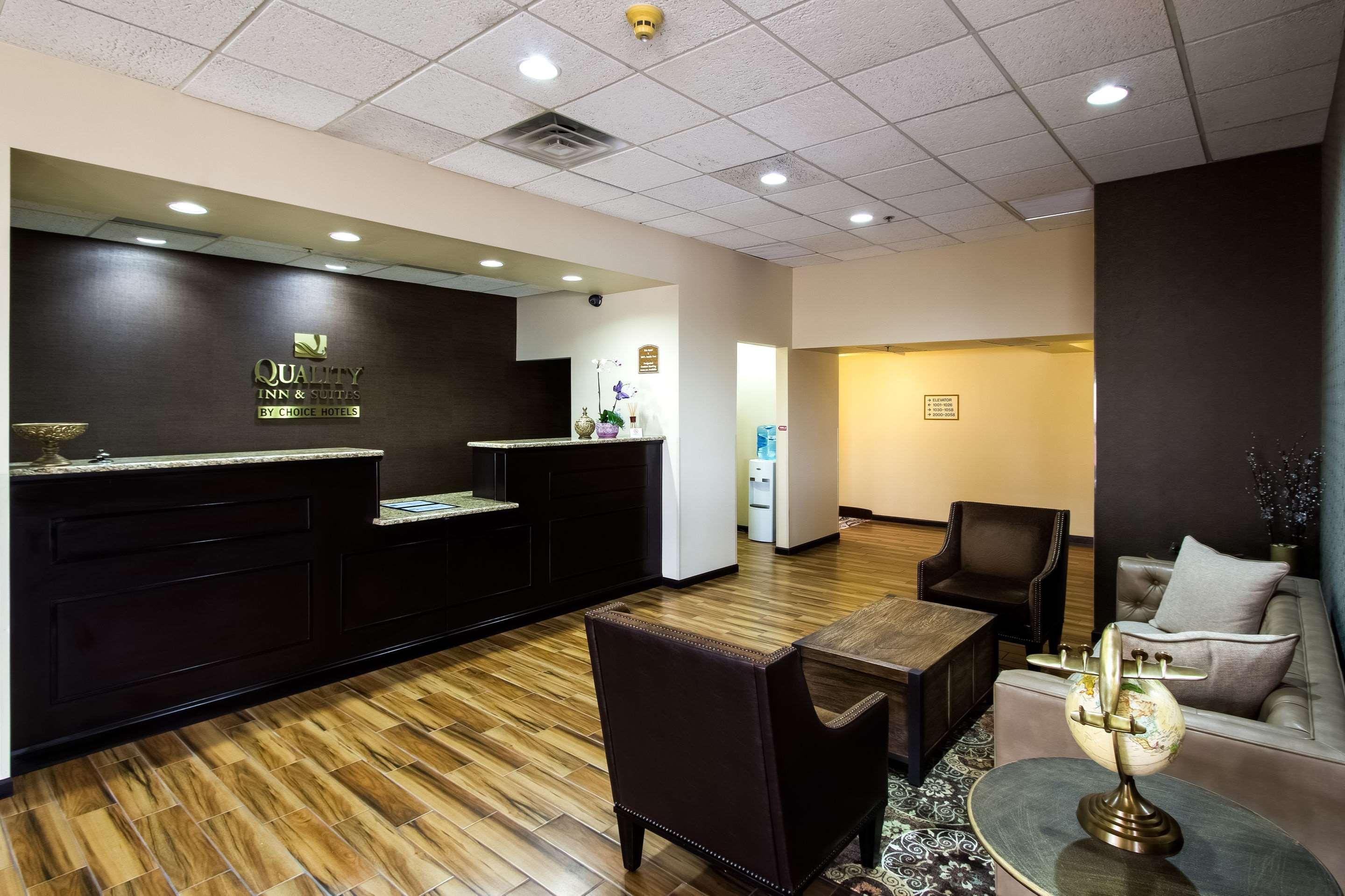 Quality Inn & Suites Moline - Quad Cities Екстериор снимка