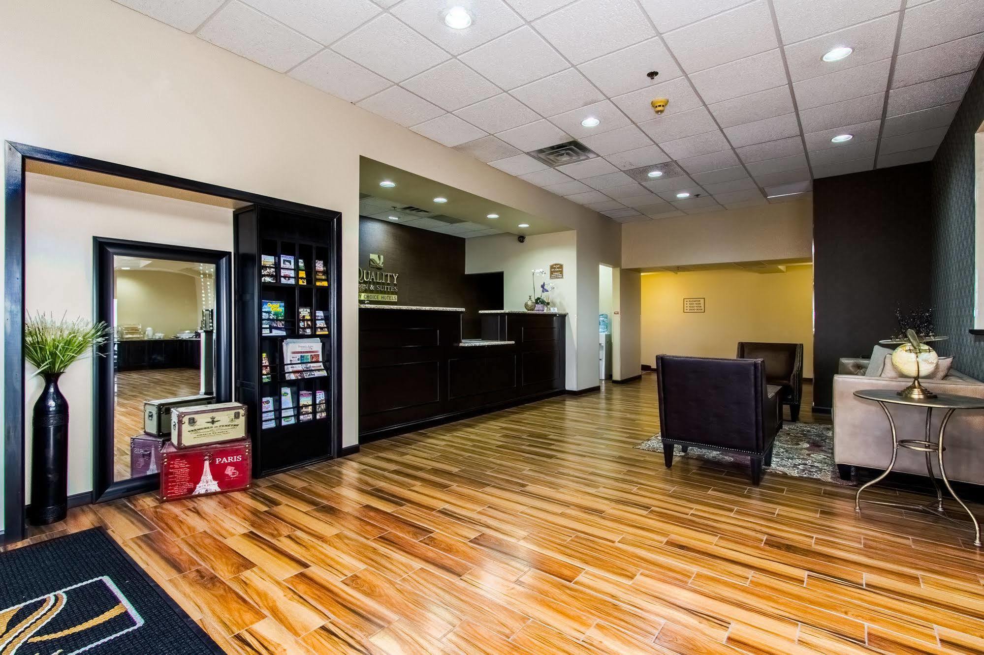 Quality Inn & Suites Moline - Quad Cities Екстериор снимка