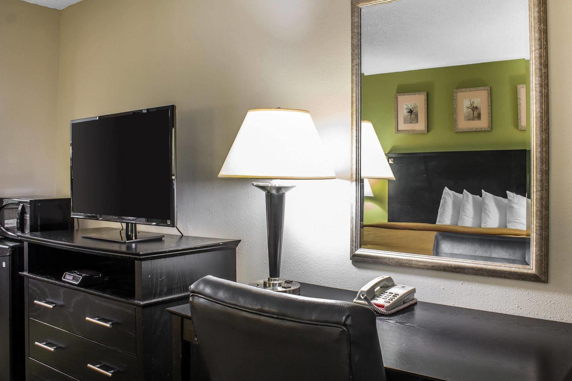 Quality Inn & Suites Moline - Quad Cities Екстериор снимка