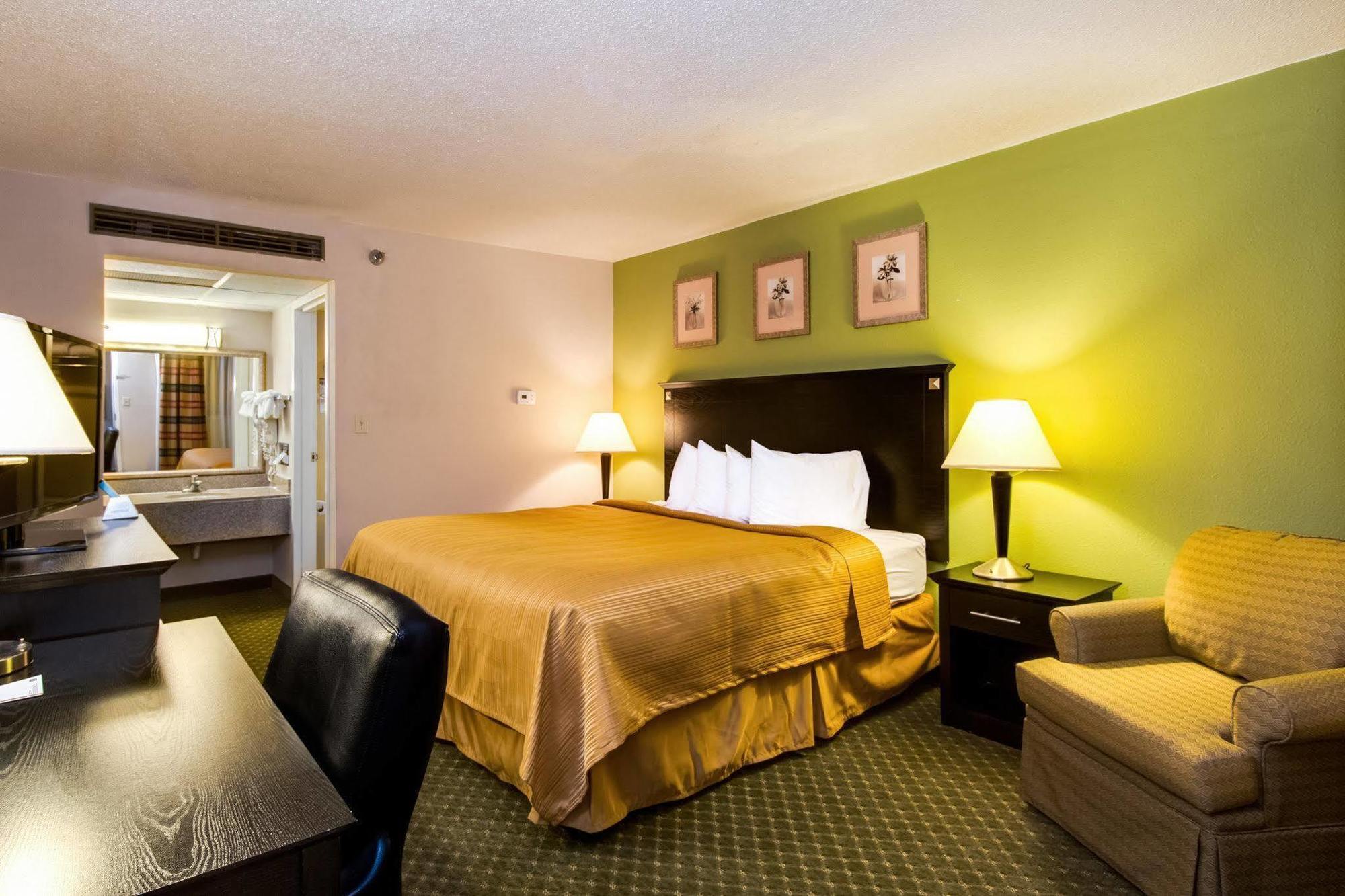 Quality Inn & Suites Moline - Quad Cities Екстериор снимка