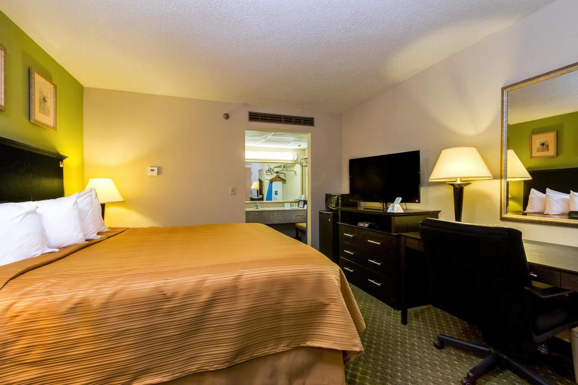 Quality Inn & Suites Moline - Quad Cities Екстериор снимка