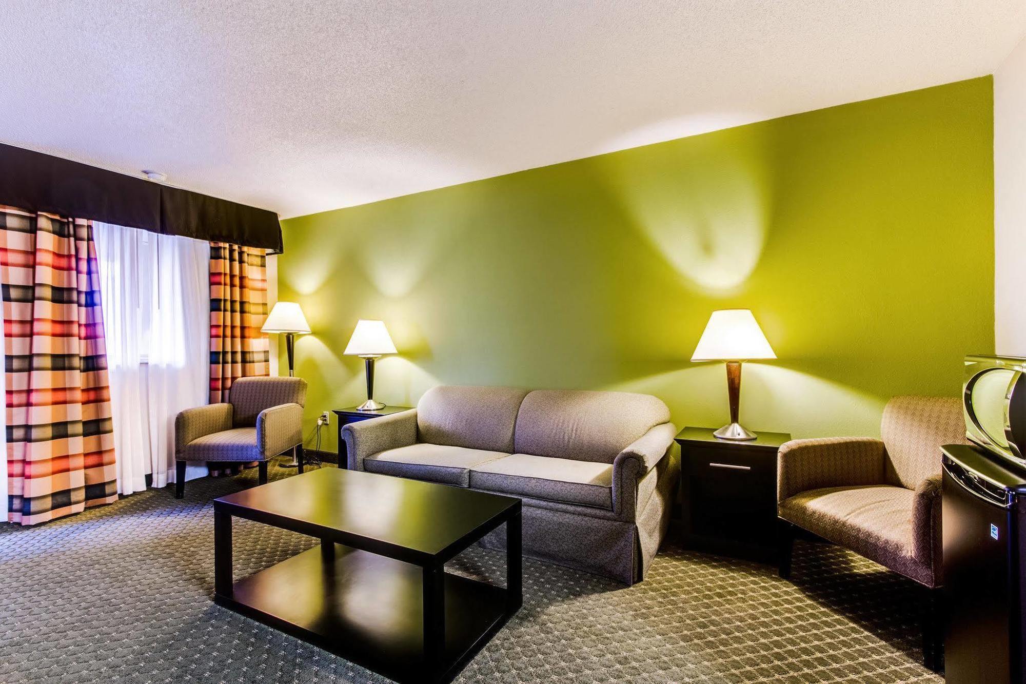 Quality Inn & Suites Moline - Quad Cities Екстериор снимка